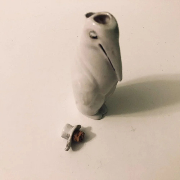 Vintage Penguins Pocket Flask with Cork Stopper  4.5 Inch Tall Figurines - Picture 10 of 16